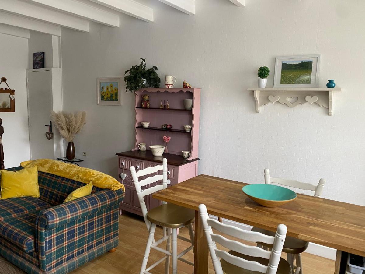 Вилла Le Petit Maison Montemboeuf Экстерьер фото
